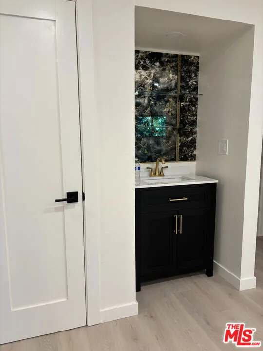 23635 Park Capri #30 Calabasas, CA 91302
