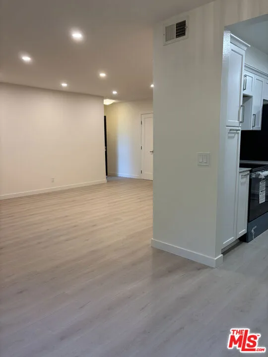 23635 Park Capri #30 Calabasas, CA 91302