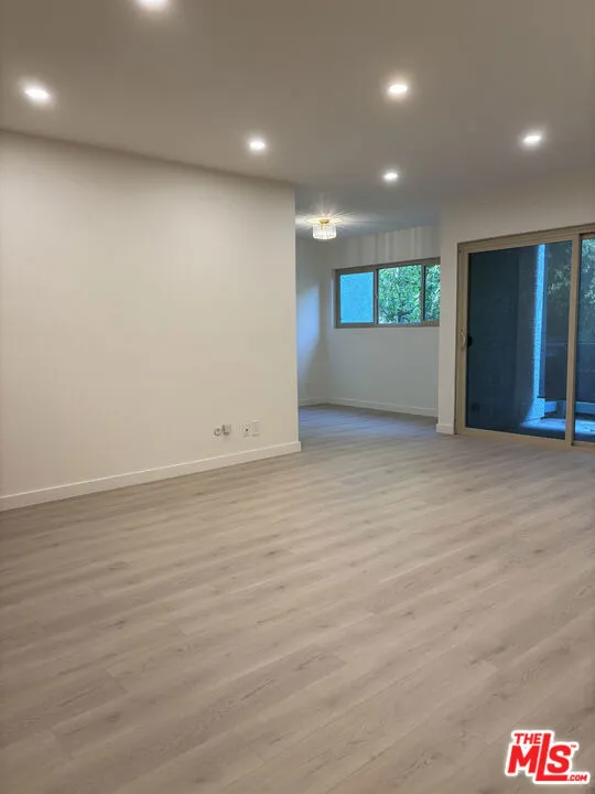 23635 Park Capri #30 Calabasas, CA 91302