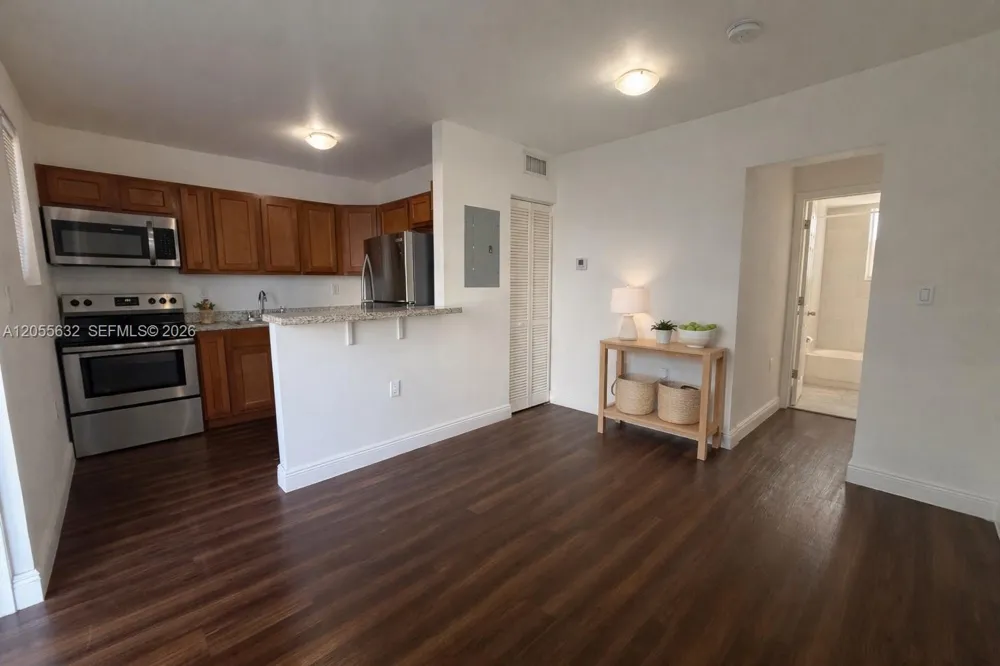 540 NW 7th St #27 Miami, FL 33136