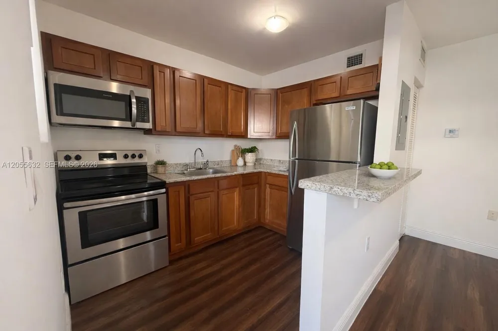 540 NW 7th St #27 Miami, FL 33136