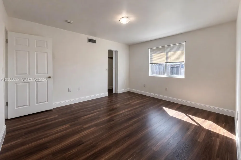 540 NW 7th St #27 Miami, FL 33136