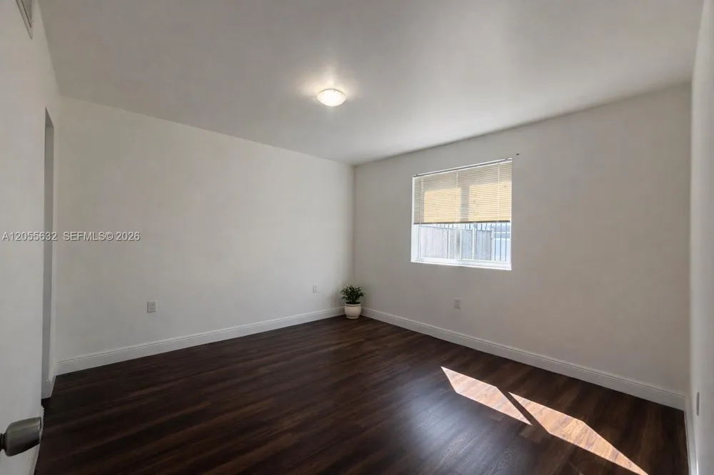 540 NW 7th St #27 Miami, FL 33136