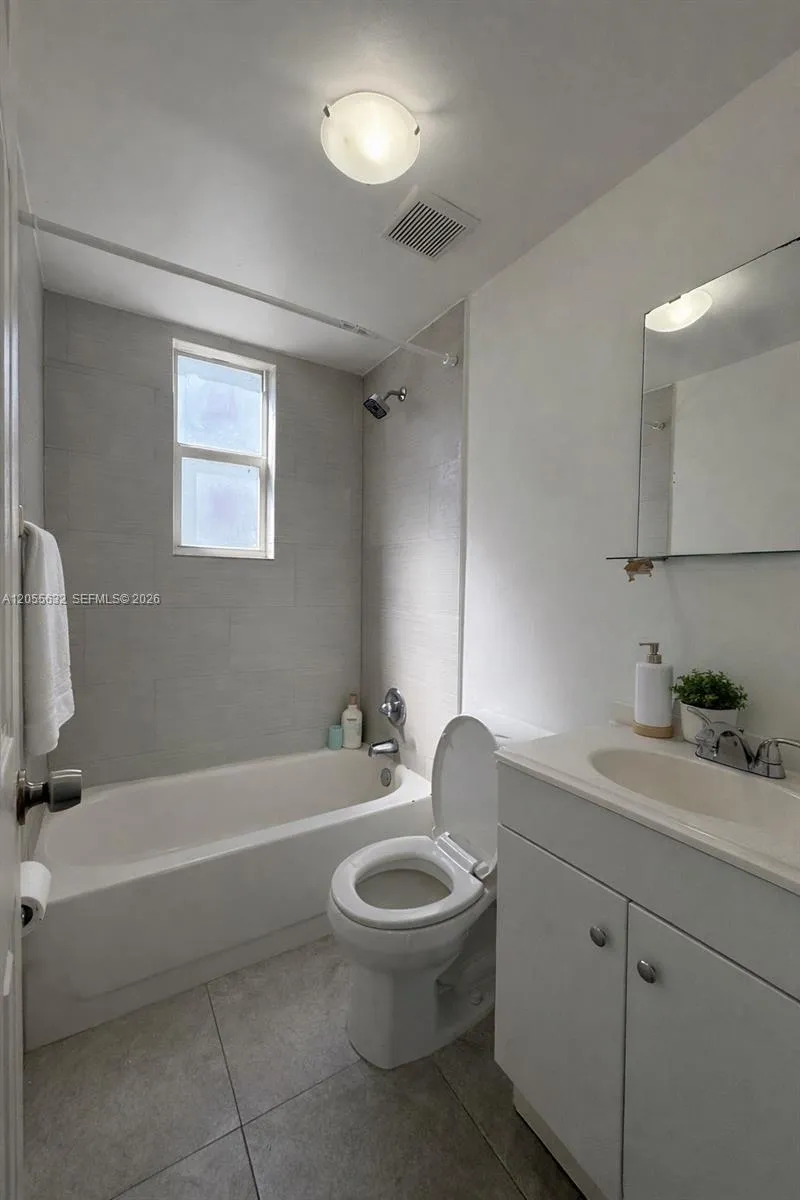 540 NW 7th St #27 Miami, FL 33136