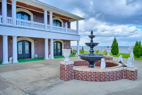 320 Cypress Village Dr