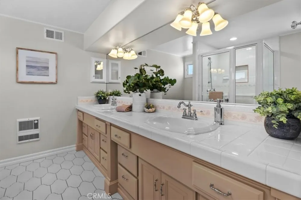 1828 Andreo Torrance, CA 90501