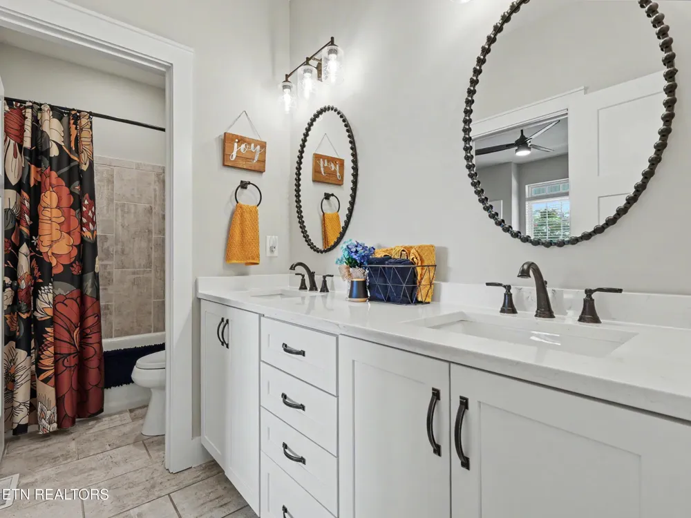 3806 Admirality Lane Knoxville, TN 37920