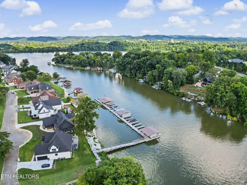 3806 Admirality Lane Knoxville, TN 37920