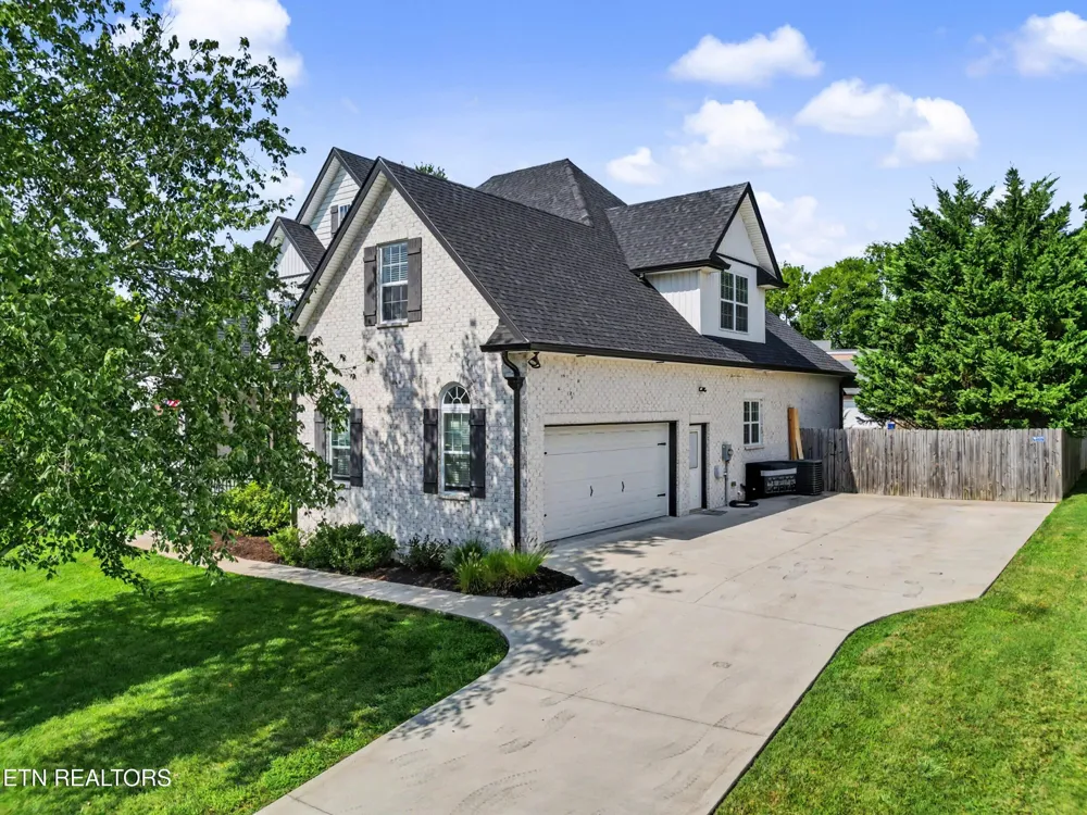 3806 Admirality Lane Knoxville, TN 37920