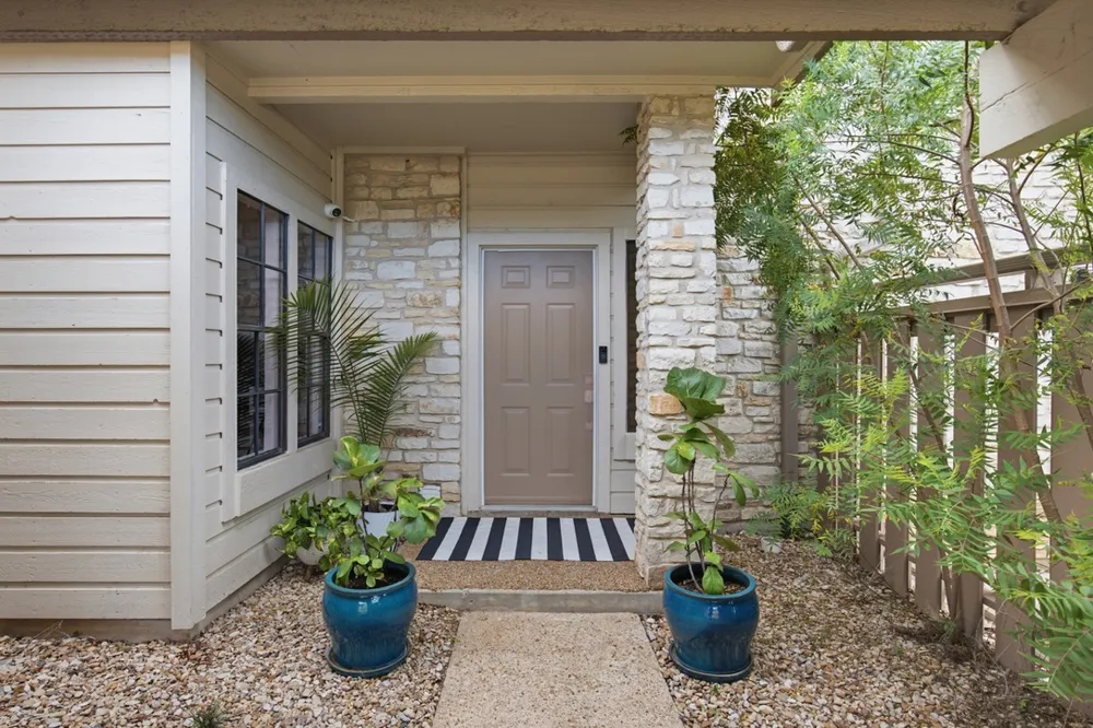 2201 Lakeway Boulevard #25 Lakeway, TX 78734