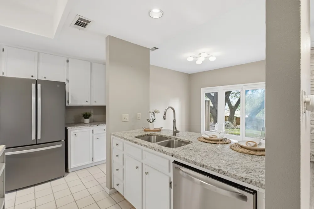 2201 Lakeway Boulevard #25 Lakeway, TX 78734