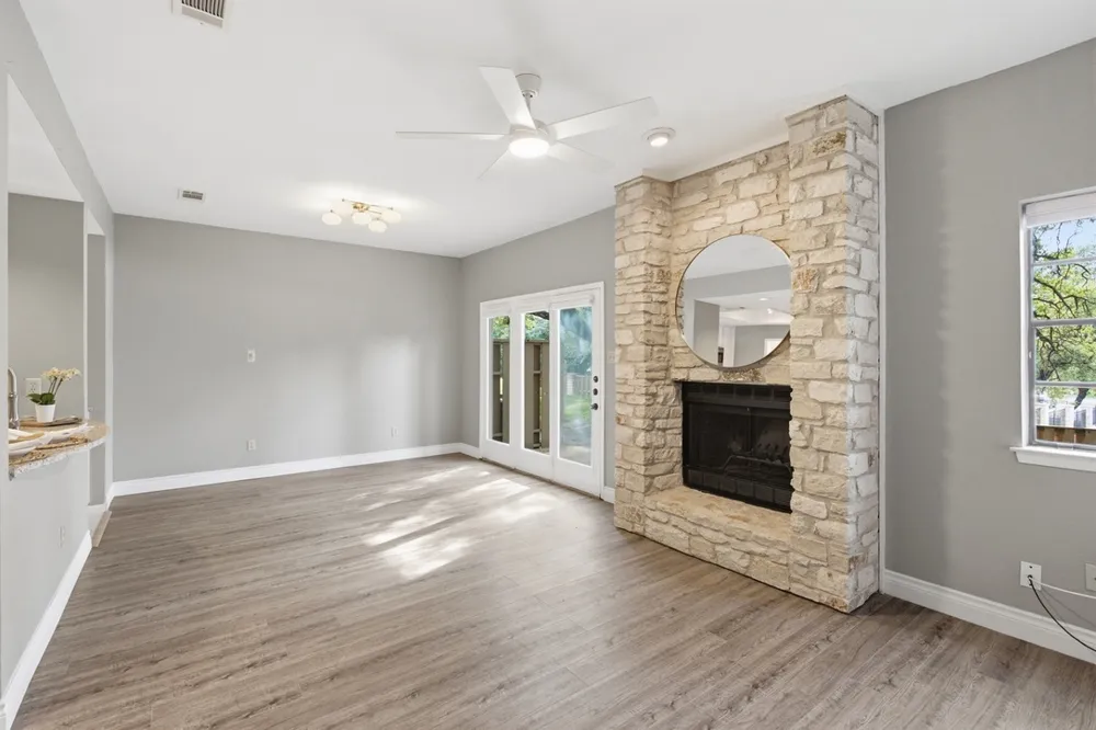 2201 Lakeway Boulevard #25 Lakeway, TX 78734