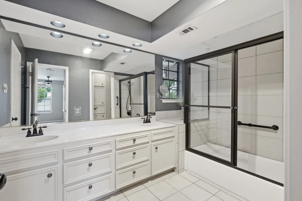 2201 Lakeway Boulevard #25 Lakeway, TX 78734