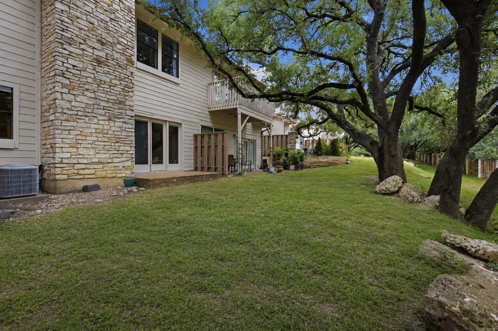 2201 Lakeway Boulevard #25 Lakeway, TX 78734