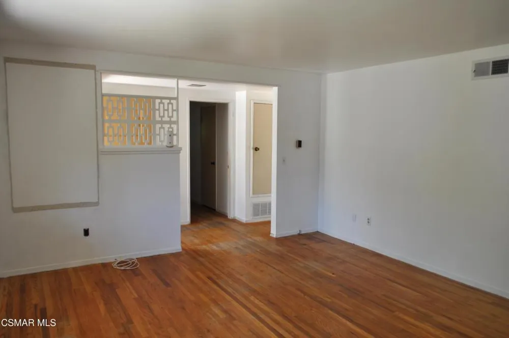 398 Hillrose Court Newbury Park, CA 91320