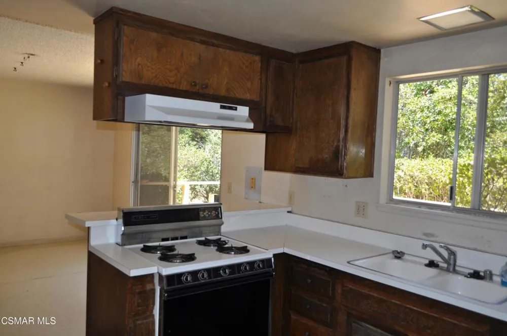 398 Hillrose Court Newbury Park, CA 91320