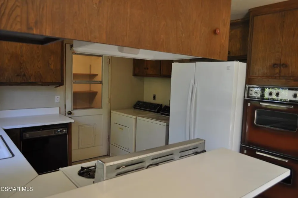 398 Hillrose Court Newbury Park, CA 91320