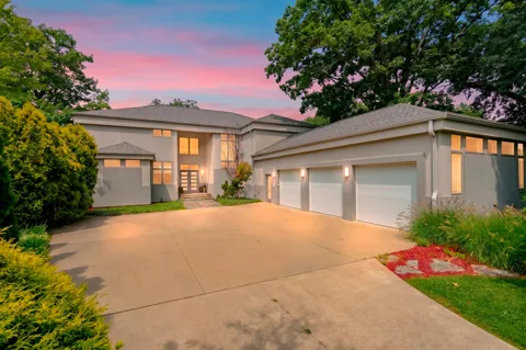 20 Hiawatha Drive