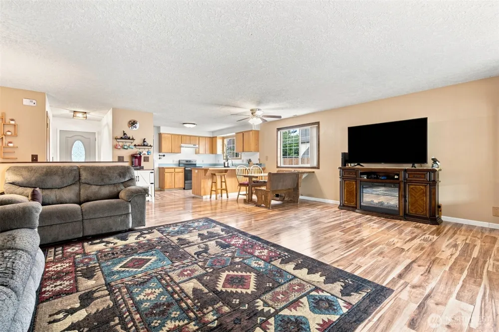 4236 Pennsylvania Longview, WA 98632