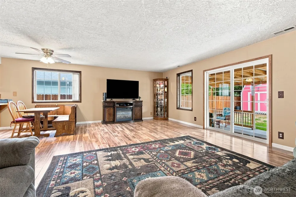 4236 Pennsylvania Longview, WA 98632