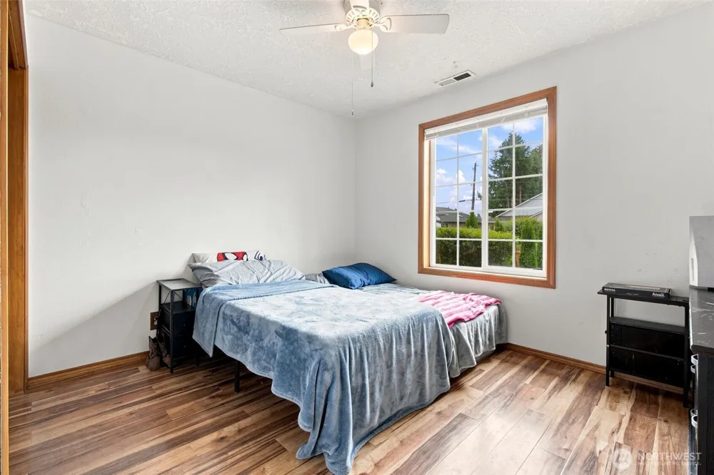 4236 Pennsylvania Longview, WA 98632