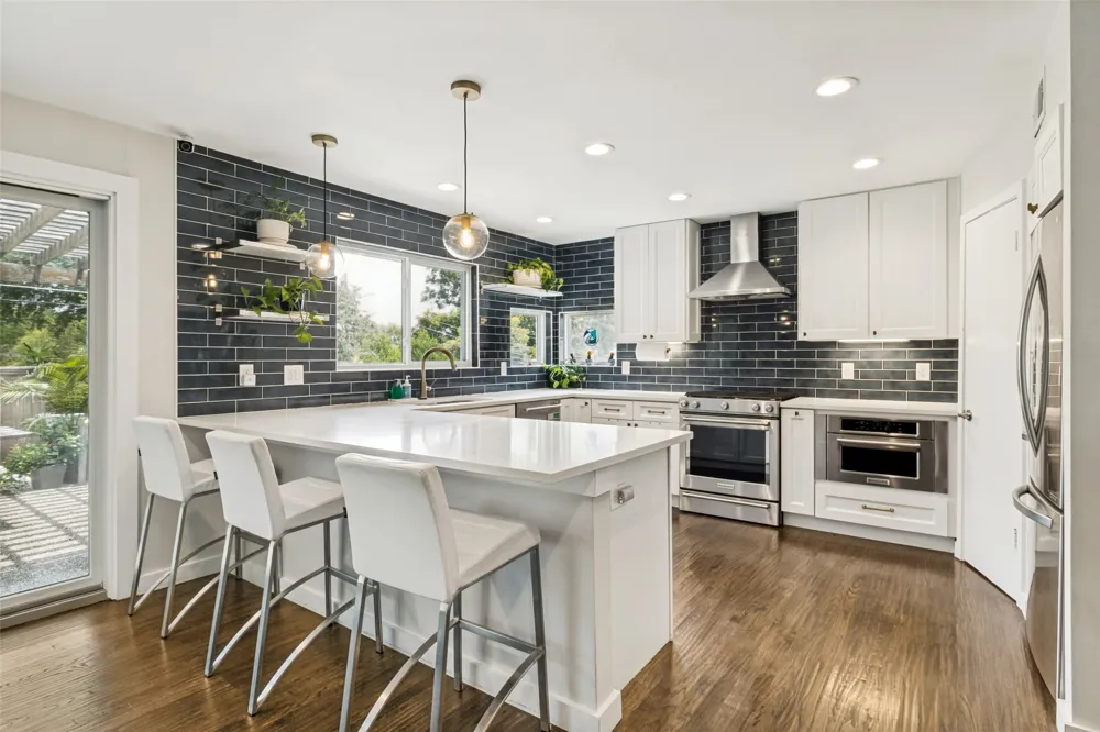 7045 Gaston Parkway Dallas, TX 75214