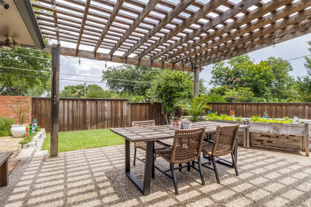 7045 Gaston Parkway Dallas, TX 75214