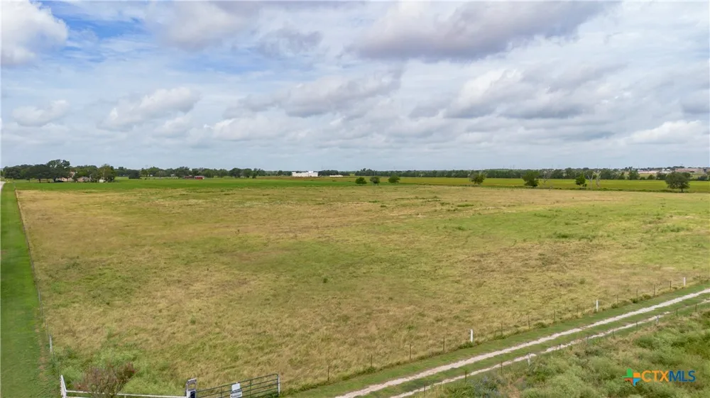 402 Happy Haven Road McQueeney, TX 78123