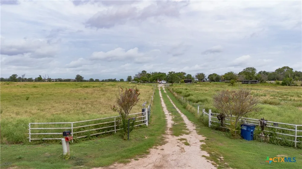 402 Happy Haven Road McQueeney, TX 78123
