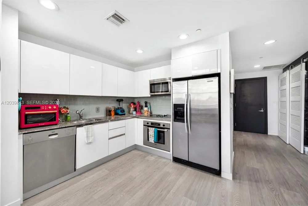 1050 Brickell Ave #420 Miami, FL 33131