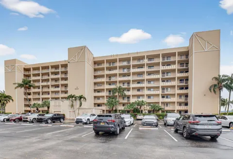 6866 HUNTINGTON LANE #607