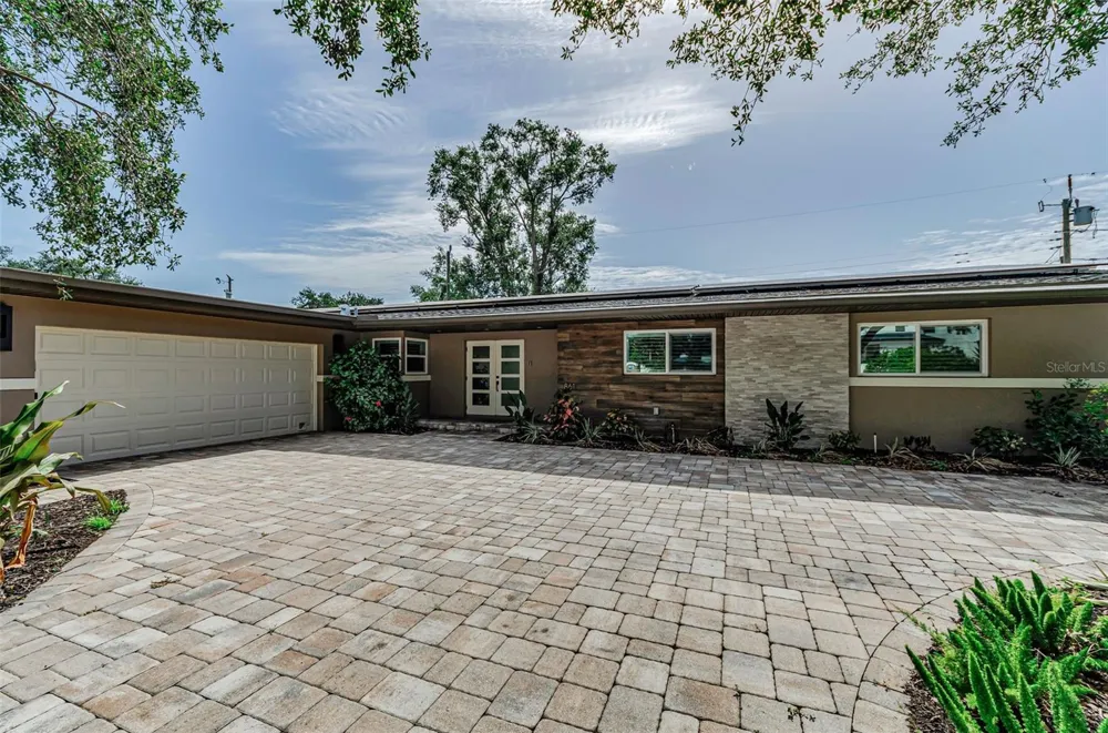 861 RAFAEL BOULEVARD NE St Petersburg, FL 33704