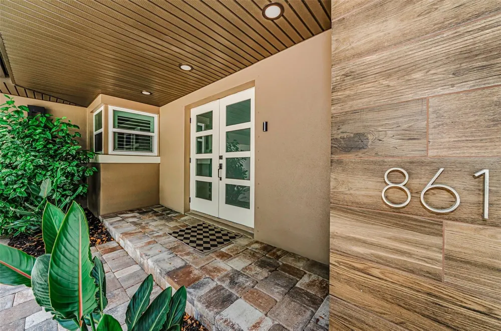 861 RAFAEL BOULEVARD NE St Petersburg, FL 33704