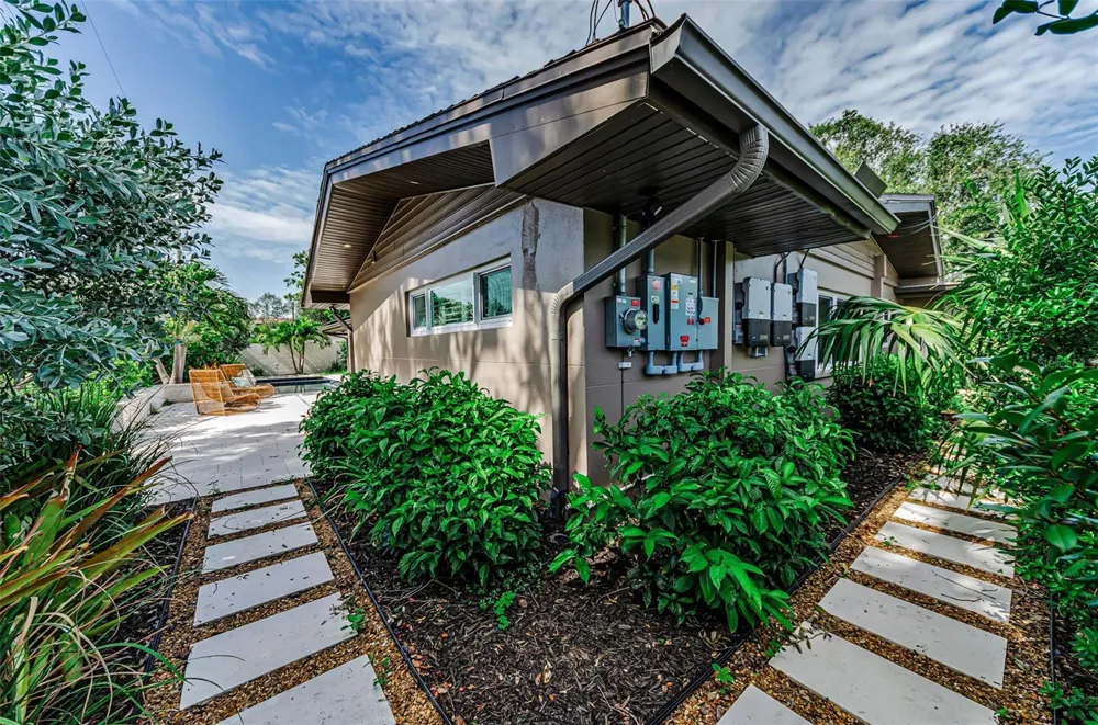861 RAFAEL BOULEVARD NE St Petersburg, FL 33704
