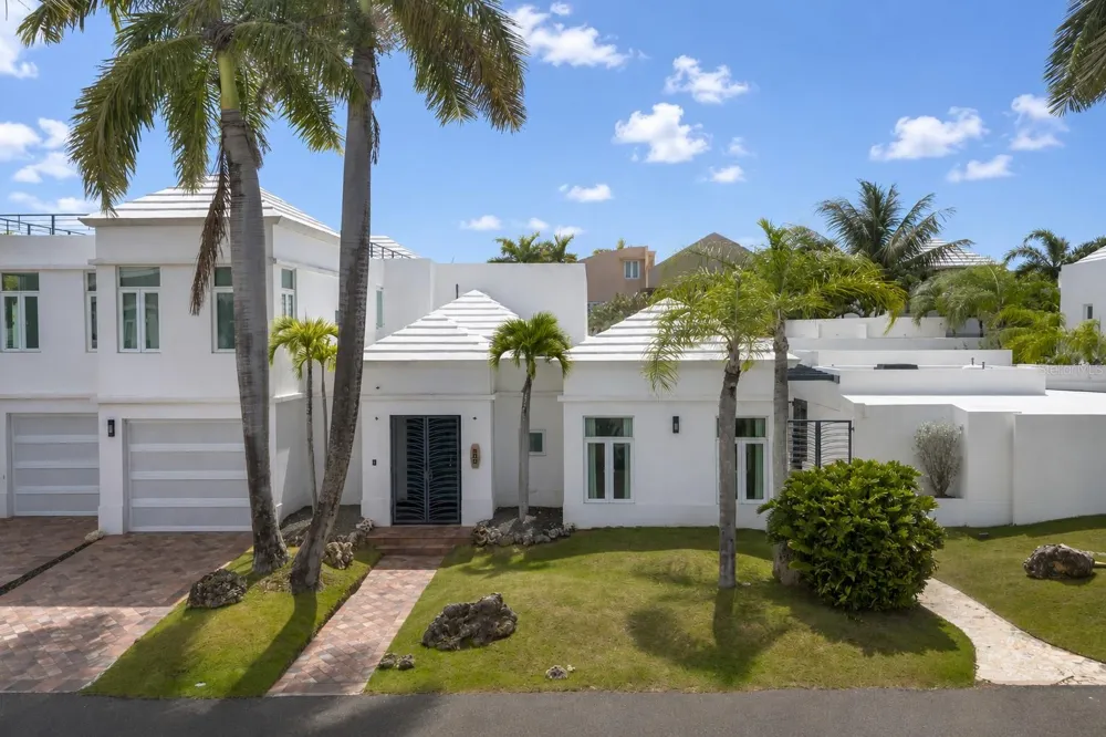 16 CALLE PALMA DE COCO Dorado, PR 00646