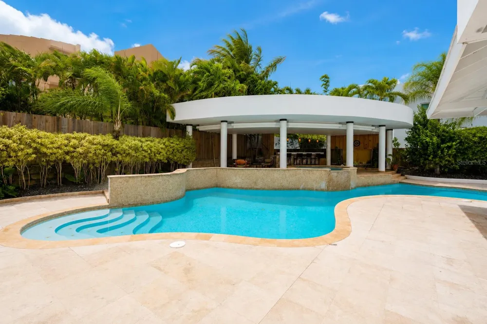 16 CALLE PALMA DE COCO Dorado, PR 00646