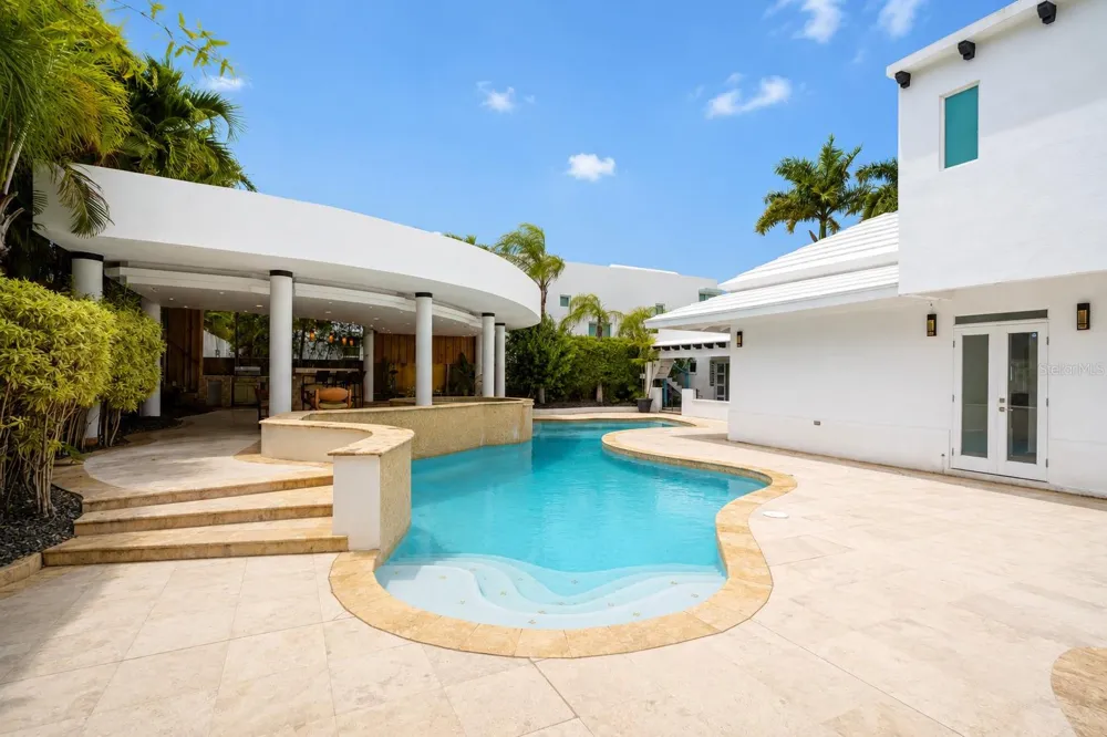 16 CALLE PALMA DE COCO Dorado, PR 00646