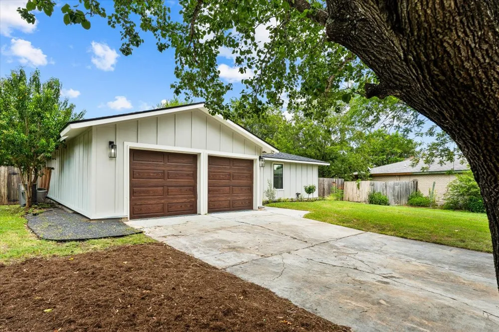 2802 Leeds Cove Austin, TX 78745