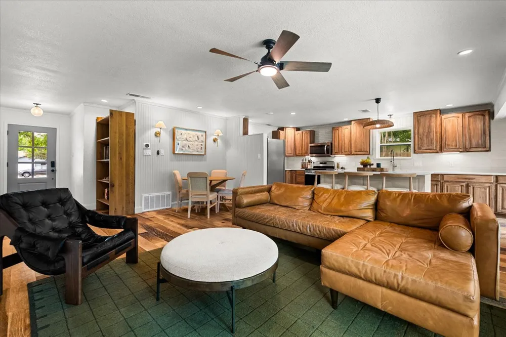 2802 Leeds Cove Austin, TX 78745