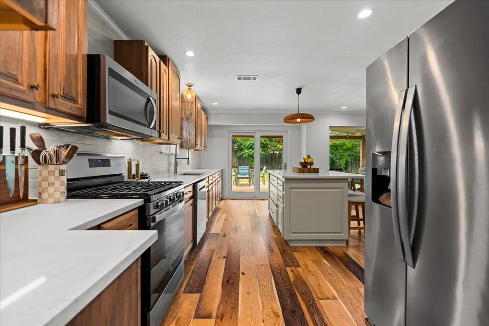 2802 Leeds Cove Austin, TX 78745