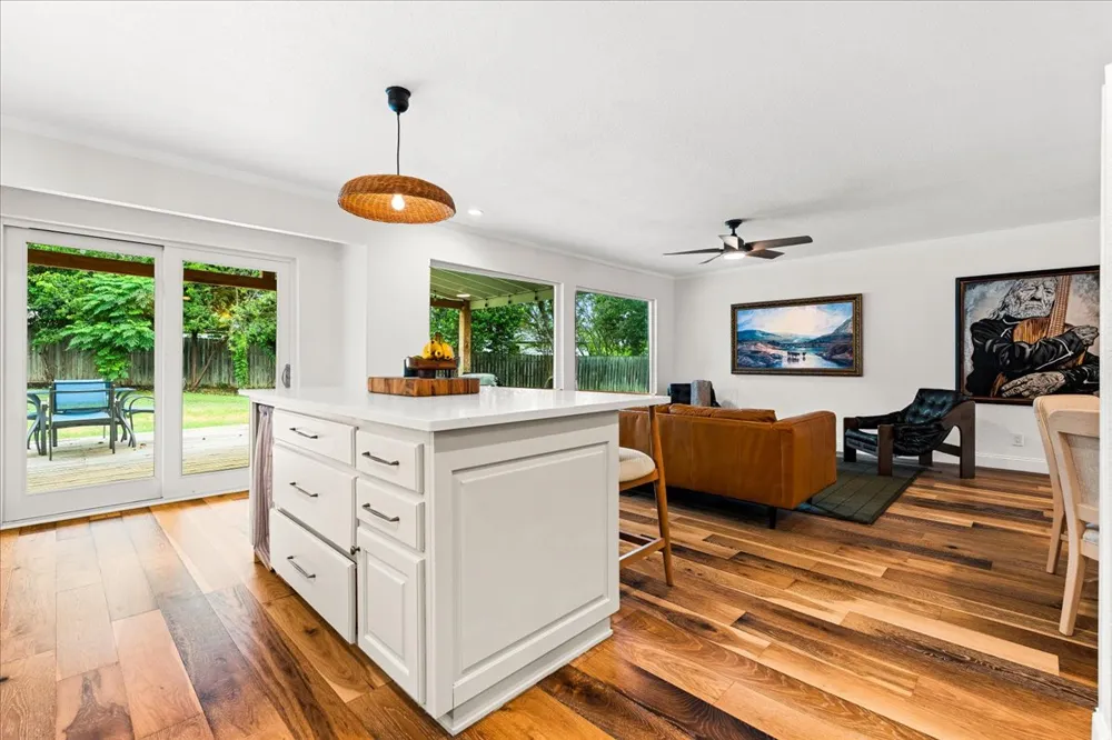 2802 Leeds Cove Austin, TX 78745