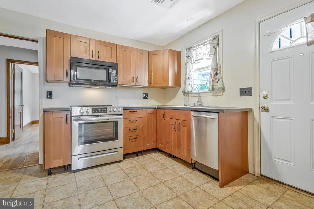 6614 HORSESHOE ROAD Clinton, MD 20735