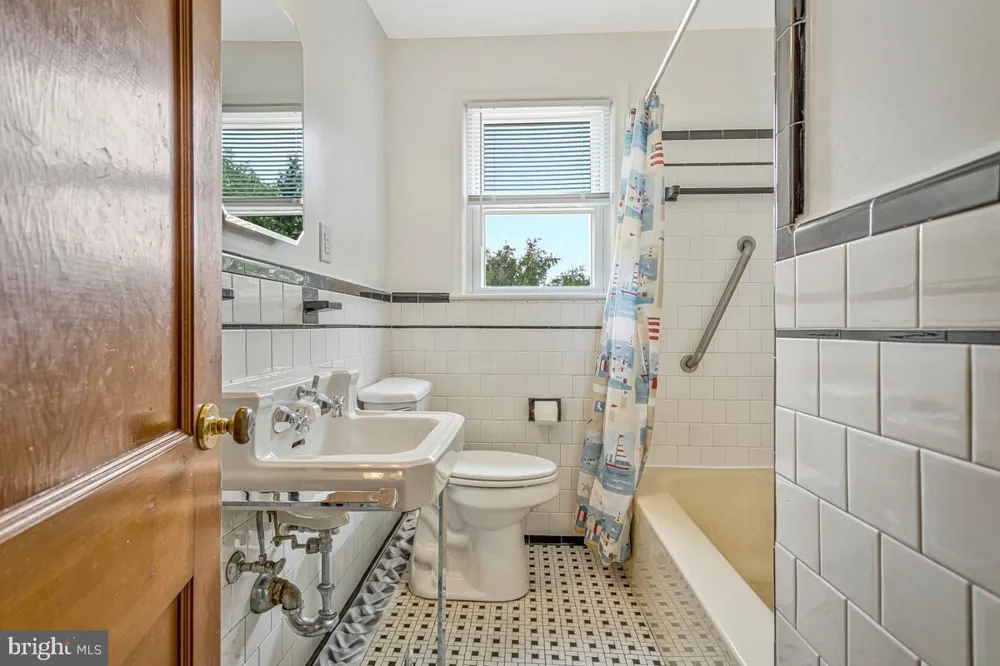 6614 HORSESHOE ROAD Clinton, MD 20735