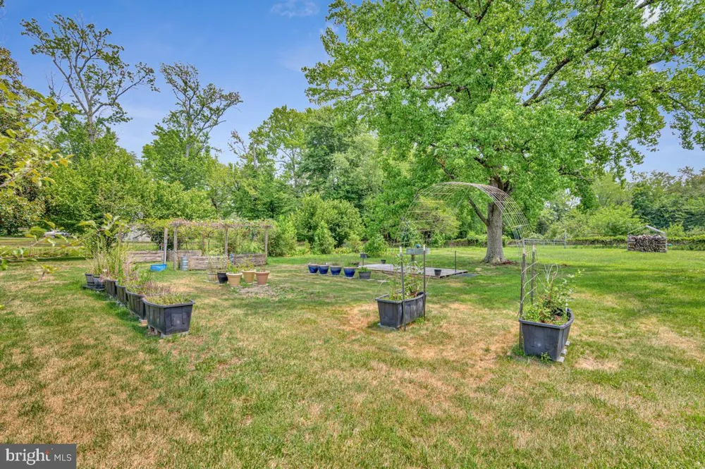 6614 HORSESHOE ROAD Clinton, MD 20735