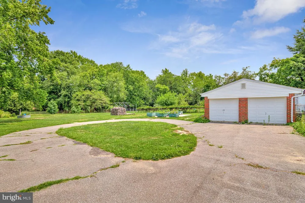 6614 HORSESHOE ROAD Clinton, MD 20735
