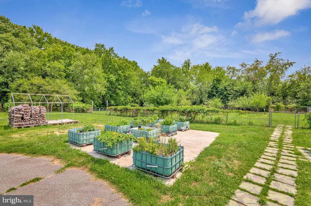 6614 HORSESHOE ROAD Clinton, MD 20735