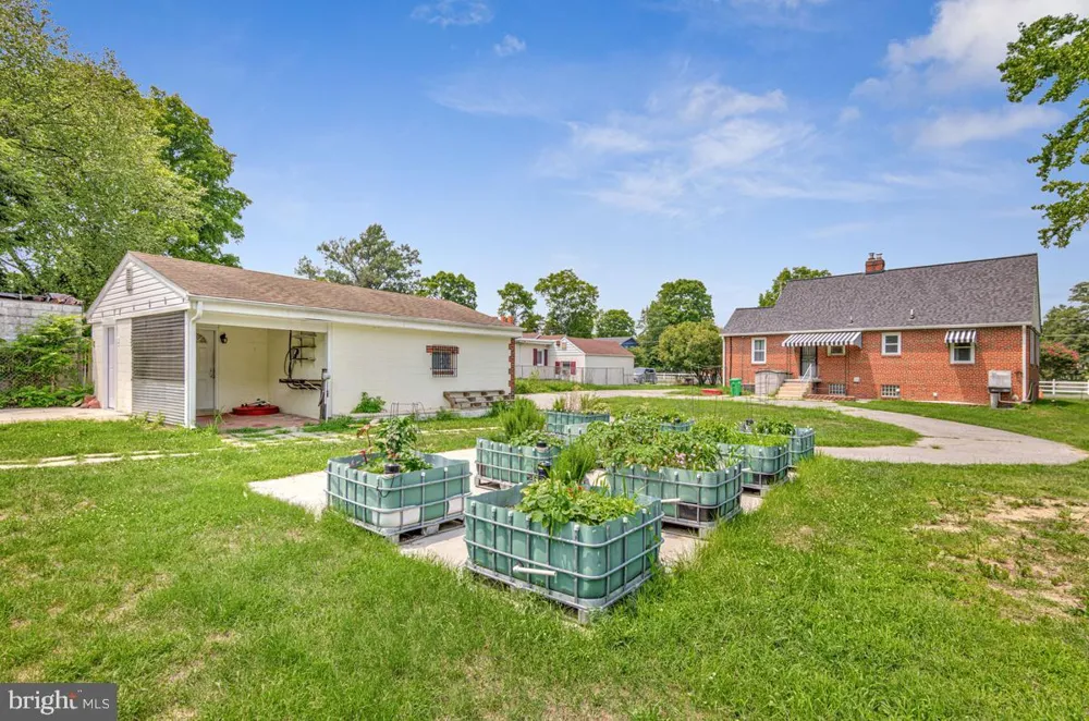 6614 HORSESHOE ROAD Clinton, MD 20735