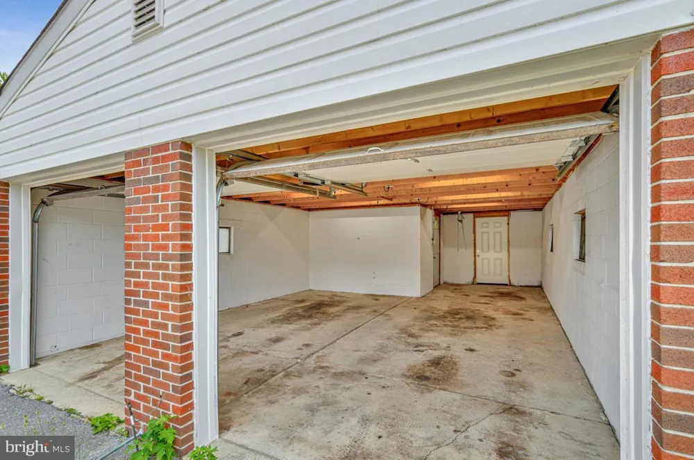 6614 HORSESHOE ROAD Clinton, MD 20735