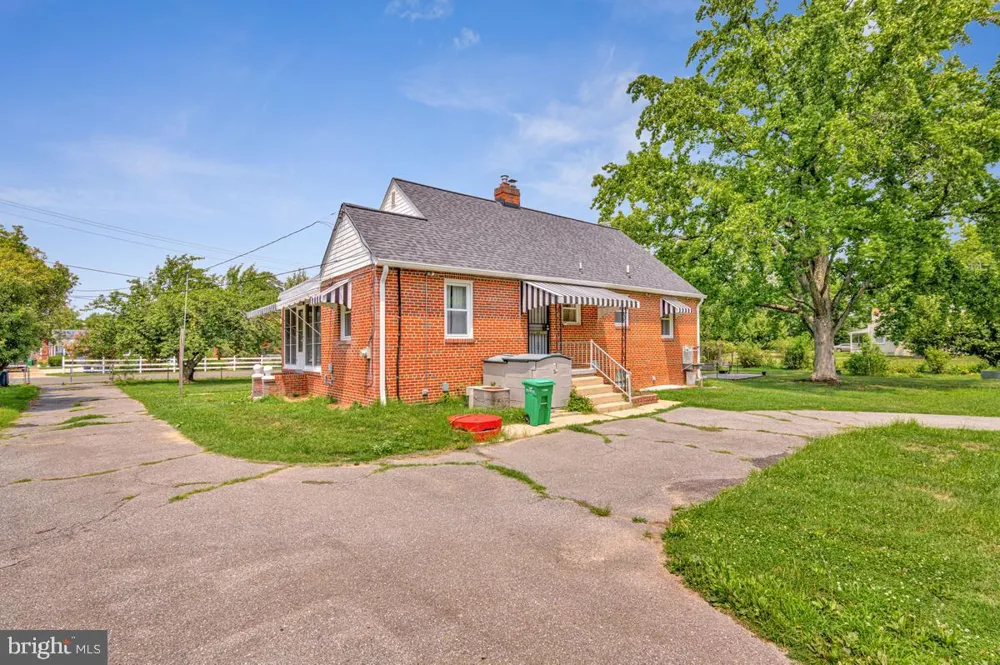6614 HORSESHOE ROAD Clinton, MD 20735