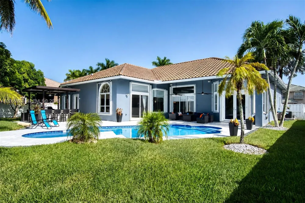 13755 NW 18th Ct Pembroke Pines, FL 33028